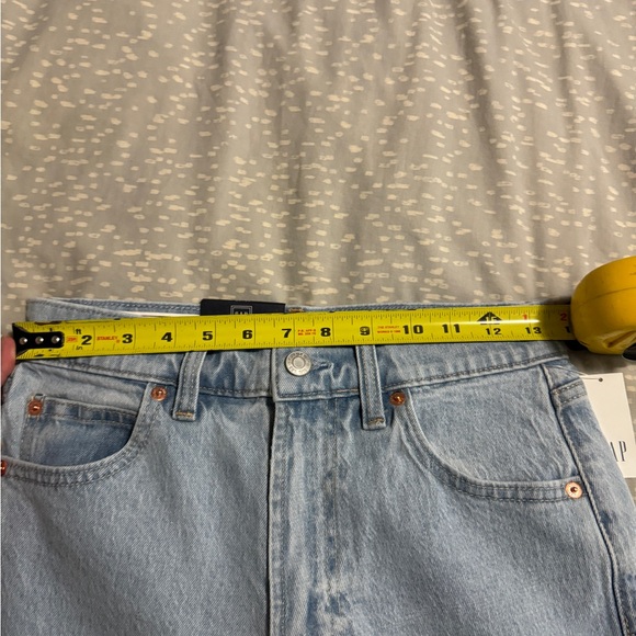 New with tags Gap light wash mom jeans sz 26/2, 30 inseam - Picture 4 of 4